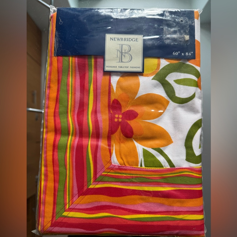 NIB Newbridge Floral Tablecloth 60 x 84